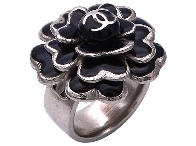 Anello da donna Chanel con design Camelia Nero Argento