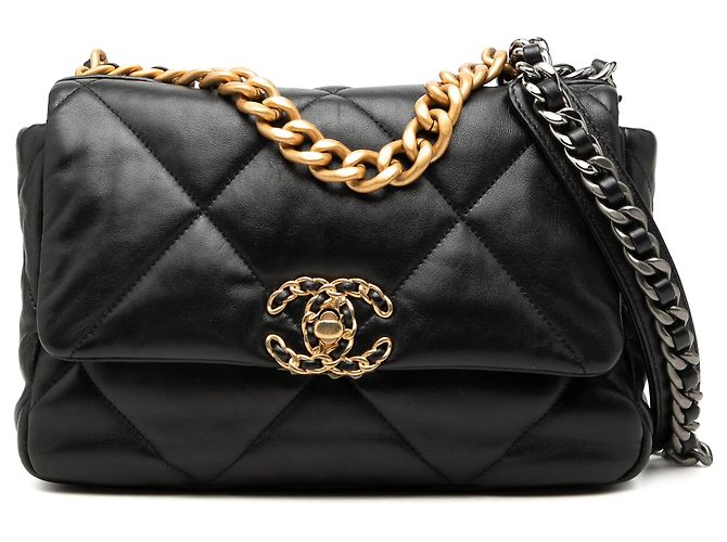 Chanel 19 Flap Medium in lambskin nero