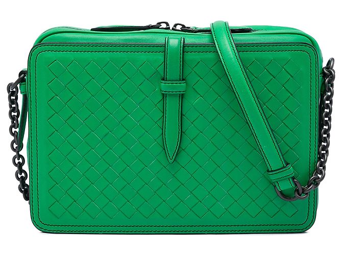 Bolsa Camera com aba e cinto Bottega Veneta em Nappa Intrecciato verde