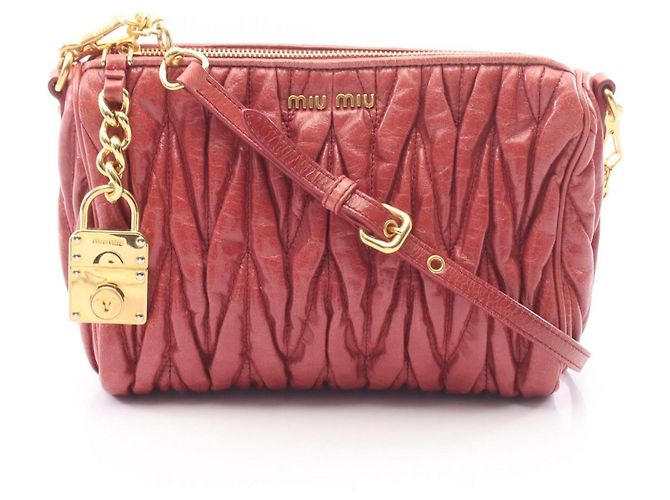 Bolsa de Ombro em Couro Matelassé Miu Miu Rosa