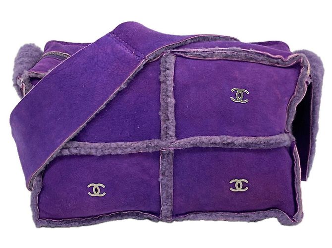 Borsa a tracolla Chanel in shearling viola Porpora