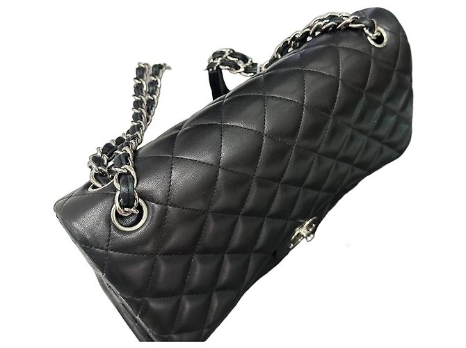 Chanel Classic Flap Medium Borsa Nera in Pelle di Agnello Nero