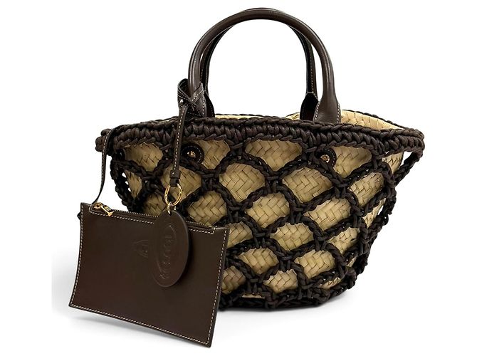 Bolsa Tod's de ráfia com charm e bolsa Marrom