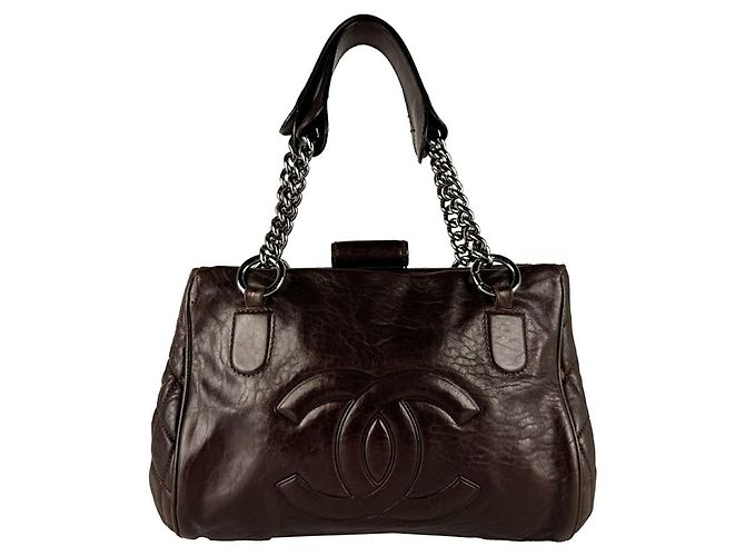 Bolsa de mão Chanel em couro marrom