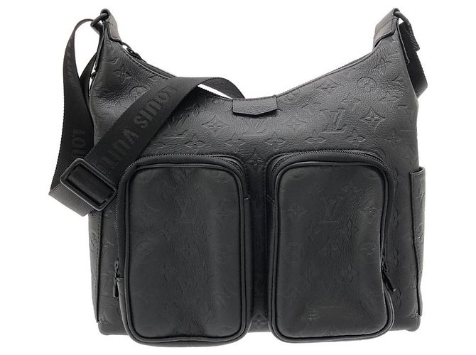 Bolso de hombro Louis Vuitton Monogram Shadow Hobo Cargo Negro