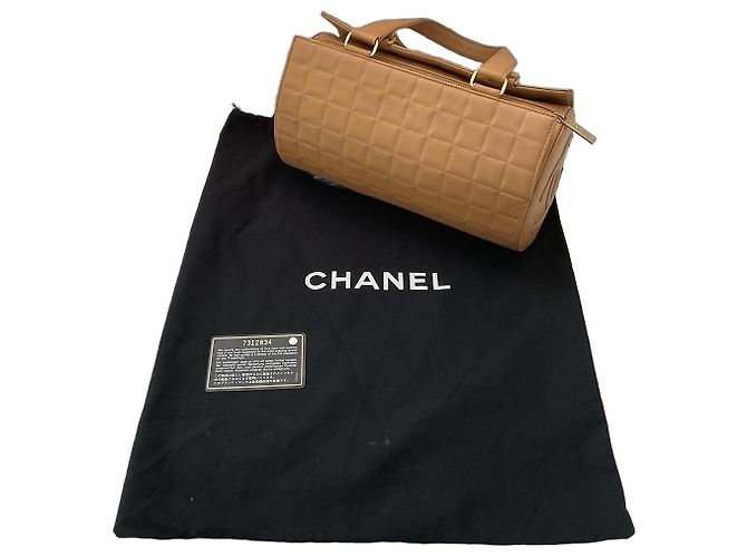 Bowling Bolsa Polochon Chanel Choco Bar em couro matelassê Camelo