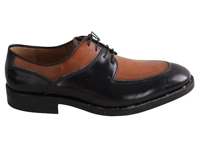 Salvatore Ferragamo Scarpe nere con lacci Nero