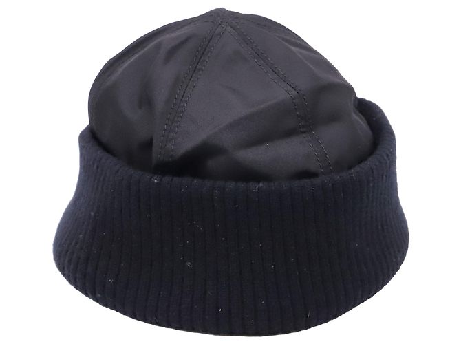 Gorro Prada em nylon preto com detalhes em lã