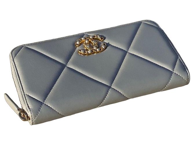 Cartera Larga Chanel 19 de Cuero Acolchado Gris