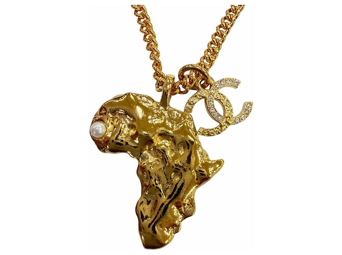 Collar Chanel G23A de metal con logo Coco, perlas eco y pedrería Dorado