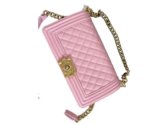 Bolso Chanel Boy de charol rosa
