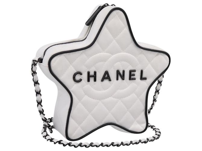 Bolsa de Ombro com Corrente CHANEL Matelasse Cetim Branco CC Auth 200773SM