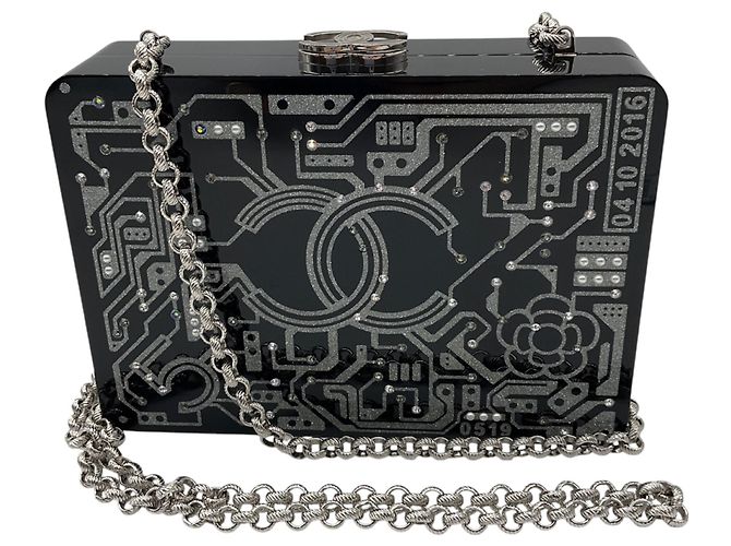Borsa a pochette Chanel Black / Silver 2017 in Lucite con logo CC e tracolla a catena Nero