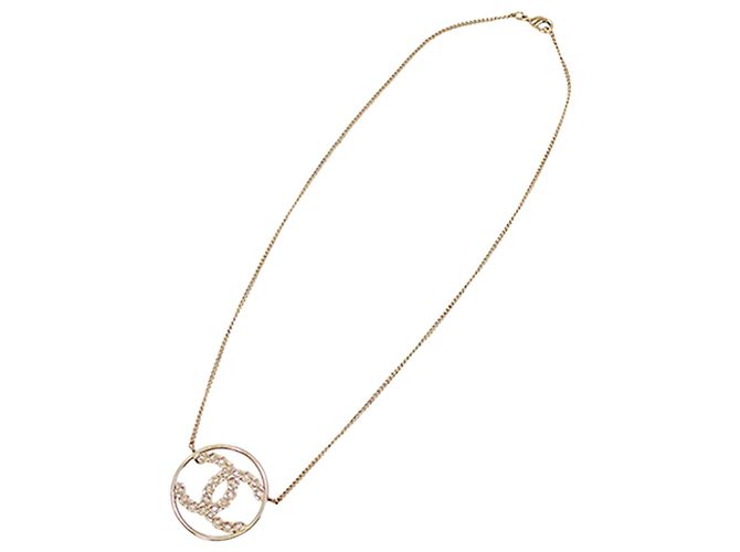 Collana con pendente rotondo Chanel CC placcato oro e strass D'oro