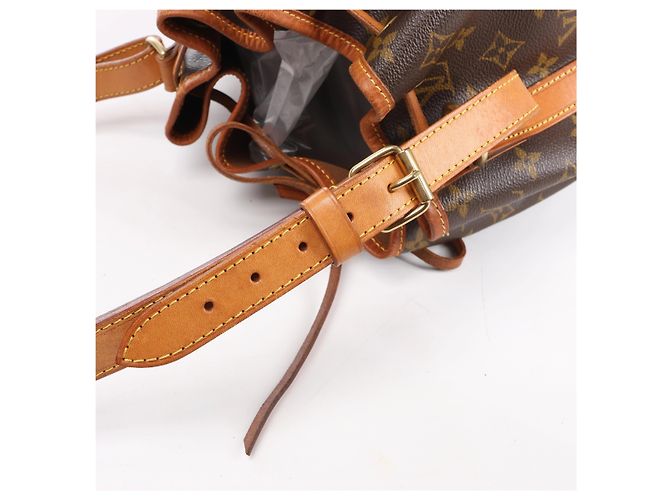Louis Vuitton Petit Noé Monogram Canvas em Brown Marrom