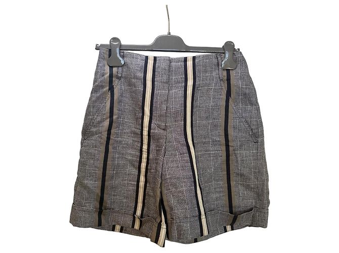 Shorts xadrez com riscas Lorena Antoniazzi Marrom Preto Branco Cinza