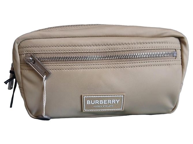 Burberry Necessaire em nylon bege
