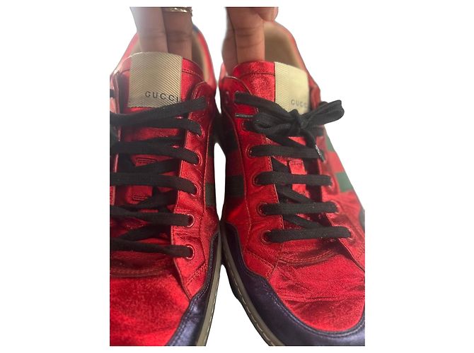 Gucci Rote Metallic-Sneaker Grün Dunkelblau