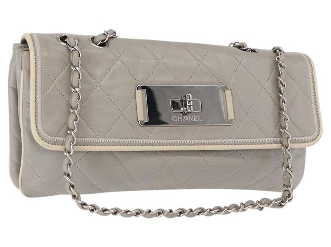 CHANEL Lammleder Schultertasche mit Kette Grau Silber CC