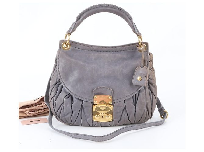 Miu Miu Handtasche aus Matelassé-Leder Braun