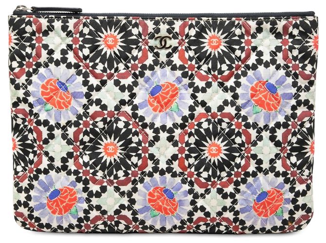 Chanel White Dubai Paris Medium Quilted Printed Canvas O Case Clutch Weiß