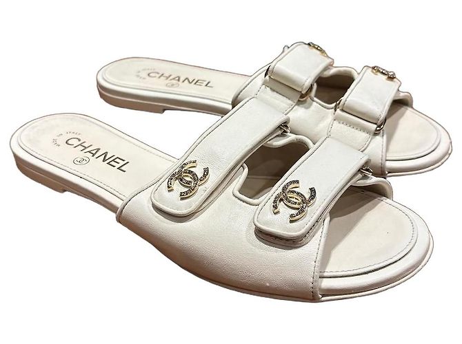 Chanel Leder-Sandalen Weiß mit CC-Logo