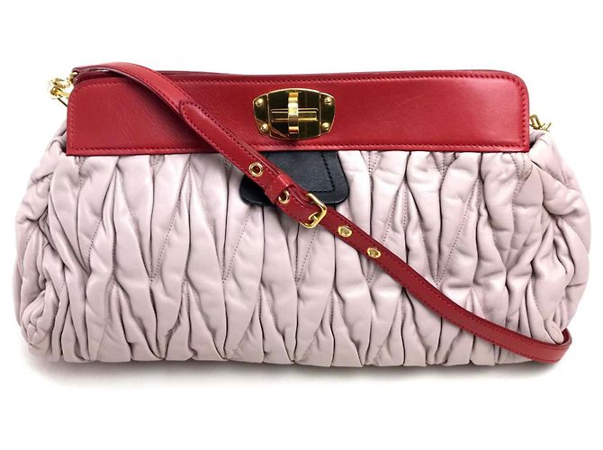 Bolsa de Ombro em Couro Matelassé Miu Miu Preto Rosa