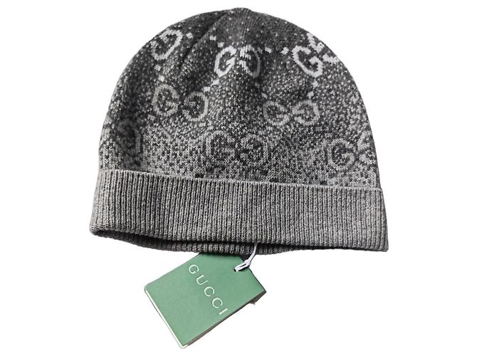 Gucci Boné GG Monogram Cinza