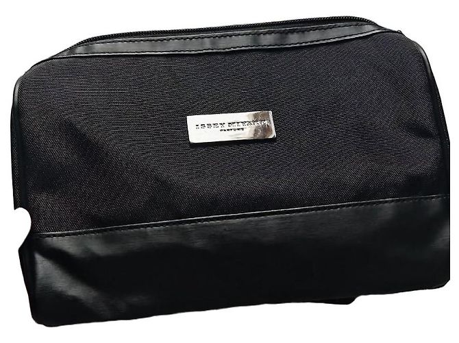 Pochette Issey Miyake nera in pelle e tessuto Nero