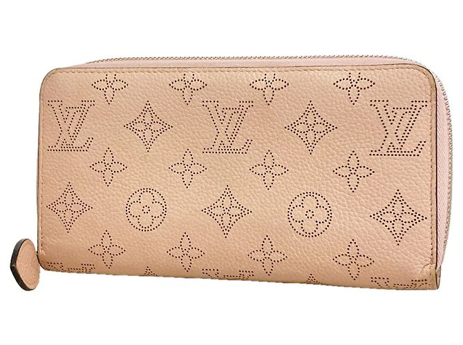 Cartera Zippy Louis Vuitton Mahina en Magnolia