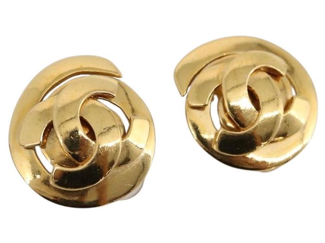 CHANEL Earring metal Gold CC