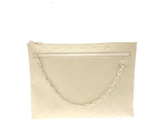 Louis Vuitton Taurillon Monogram Pochette A4 Handtasche Weiß