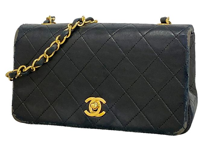 Borsa a tracolla con catena Chanel Matelassé Nero