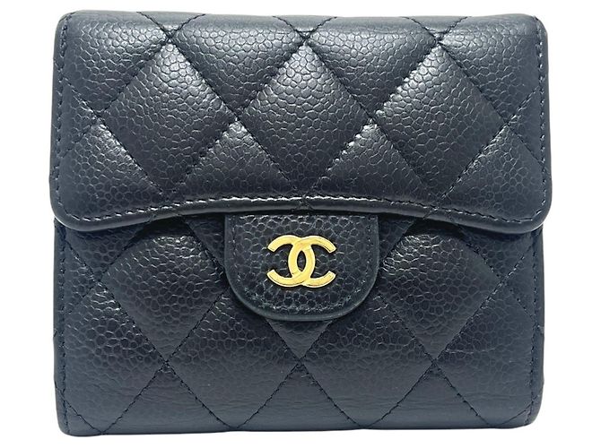Portafoglio compatto tri-fold Chanel Matelassé Coco Mark Nero