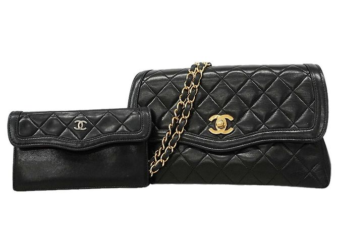 Bolsa de Ombro Chanel Matelassé com Corrente Preto
