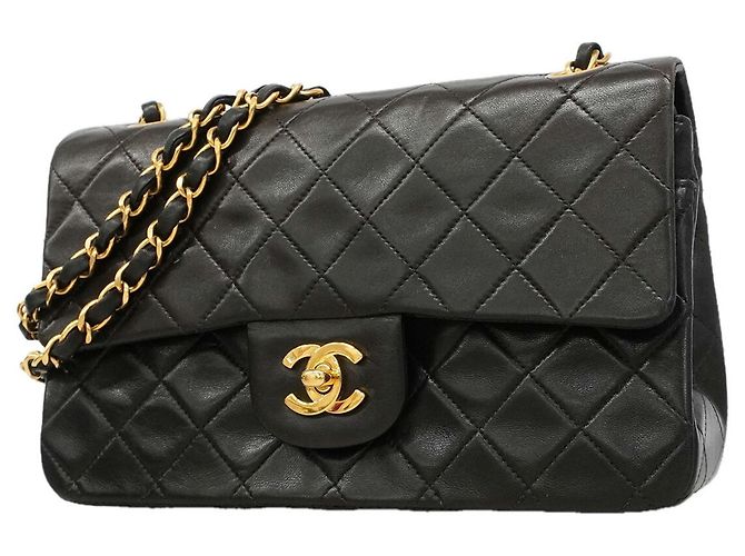 Borsa a tracolla Chanel Matelassé in pelle d'agnello nera Nero