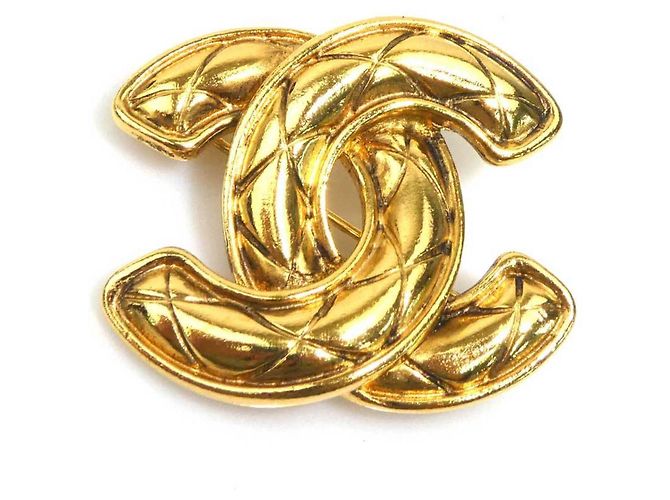 Broche de metal dorado Chanel