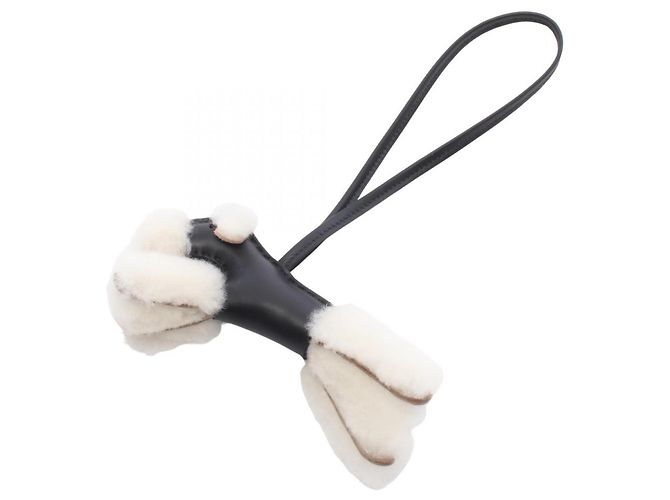 Charm Buddy Hermès Preto e Creme em Pele Cru