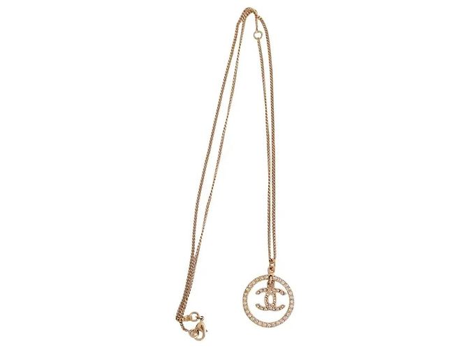 Colar Chanel dourado em aço