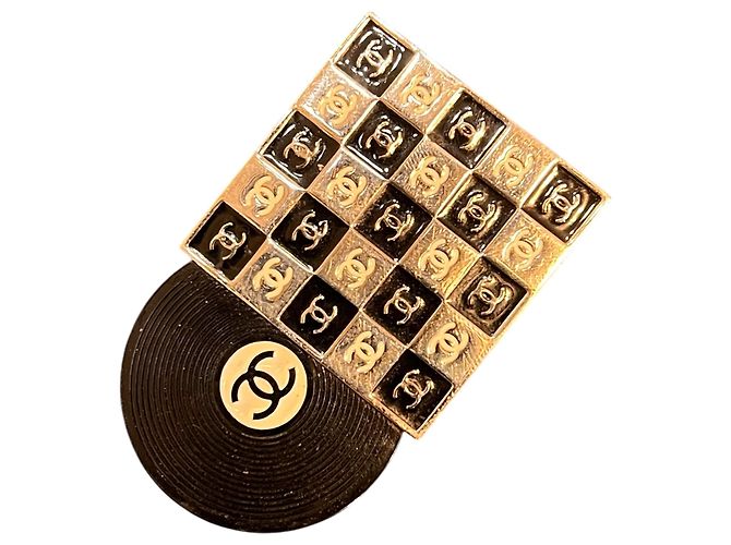 Chanel Spilla Chael a forma di disco in vinile vintage bianco e nero