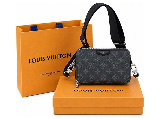 Louis Vuitton Pochette Discovery Monogram Eclipse Nero