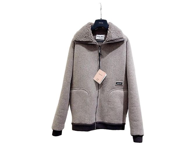 Chaqueta Miu Miu de shearling gris