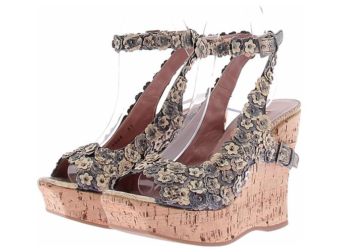 Alaïa Sandales compensées à fleurs Beige