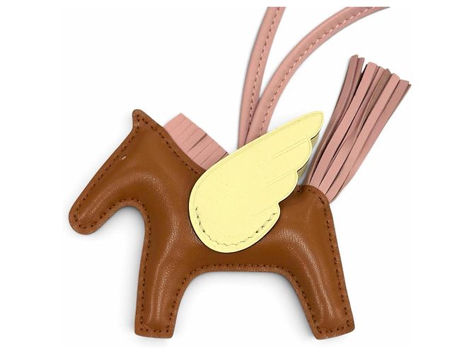 Hermès Hermes Rodeo Charm Pegasus PM in Gold D'oro