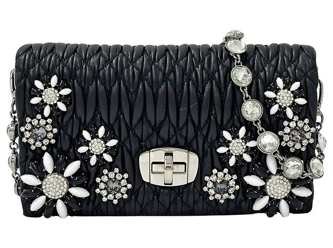 Bolsa de Ombro Miu Miu em Couro Preto