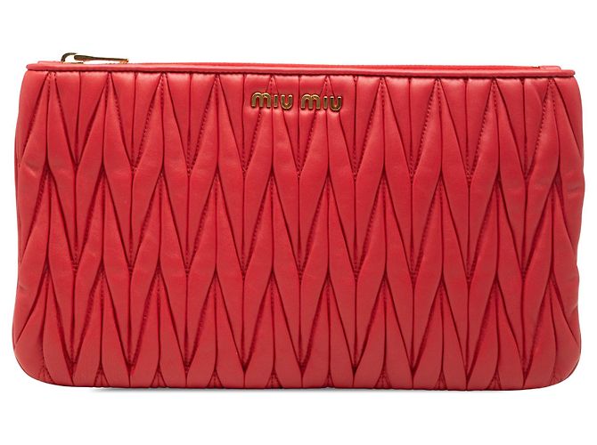 Clutch Miu Miu de napa acolchada roja