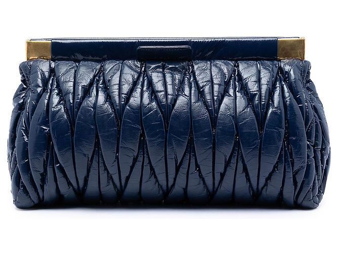 Clutch con estructura de charol Matelassé azul Miu Miu Azul marino