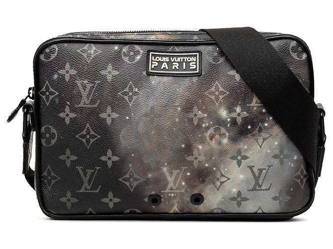 Bolsa Messenger Louis Vuitton Black Monogram Galaxy Alpha Preto