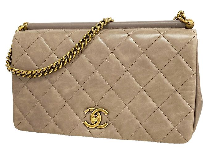 Bolsa de Ombro Chanel Matelassé com Corrente Cinza