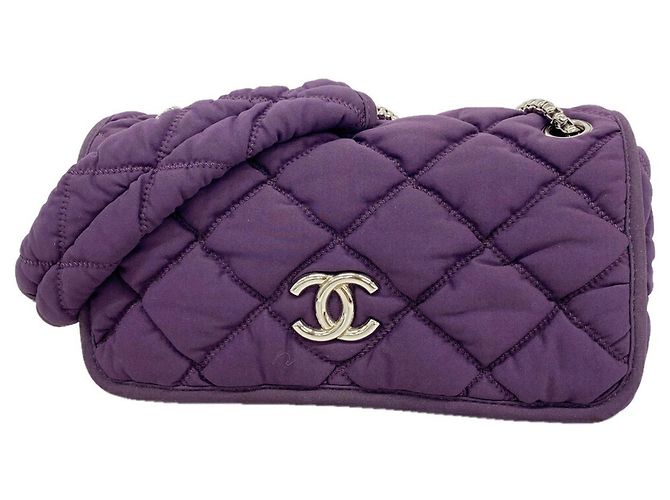Bolsa de ombro Chanel em nylon acolchoado bubble roxo